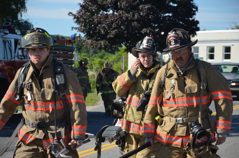 Thomaston firefighters arrive on scene. (Photo by Lynda Clancy)