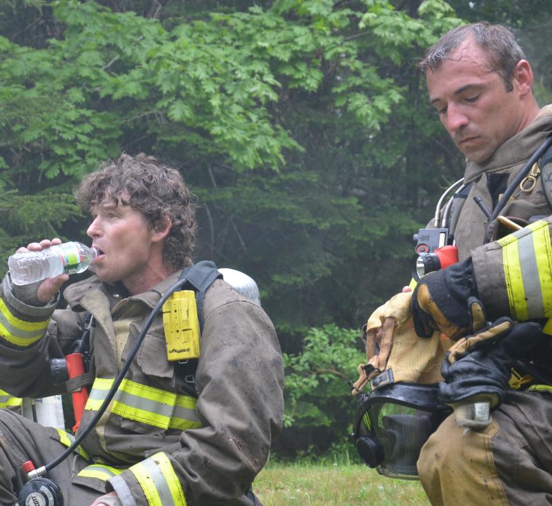Firefighters take a water break. (Photo by Lynda Clancy)