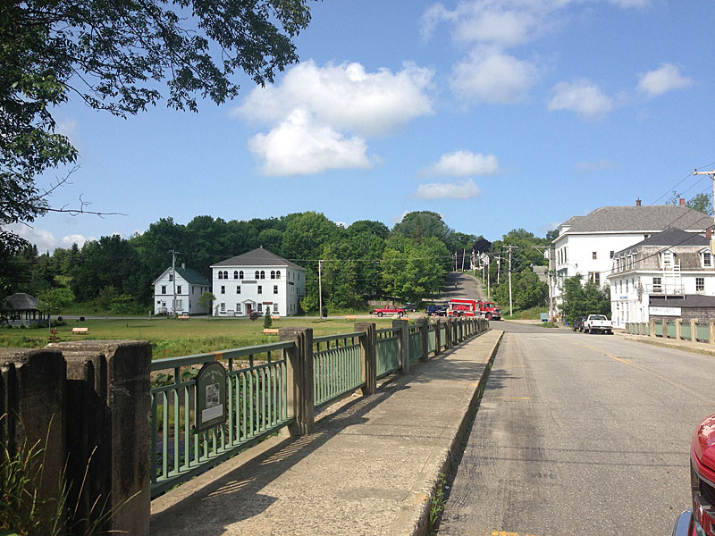 ...to the north side of the bridge. (Photo by Lynda Clancy)