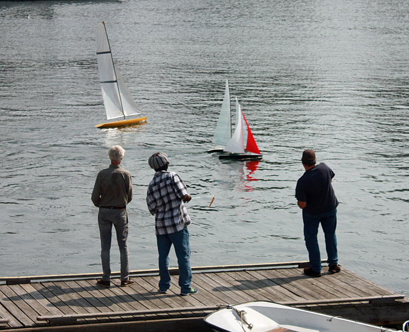 Yellow Missile moves out alone, while Blue and Little Eider battle for second place out to the marker. (Photo by Holly S. Edwards)