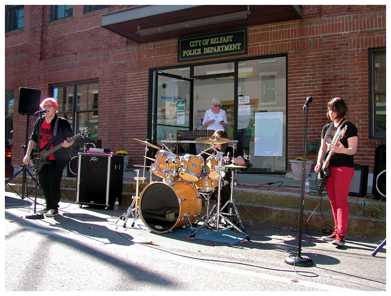 Random Idea performs on Church Street, at the end of a 5K run sponsored by WeCARE. (Photo by Ethan Andrews)