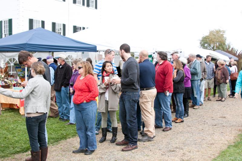 Lining up to get in last year. (Photo courtesy Linda Stevenson)