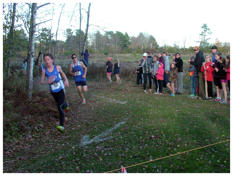 Leaders in the boys’ heat turn into a wooded stretch of the course. (Photo by Ethan Andrews)