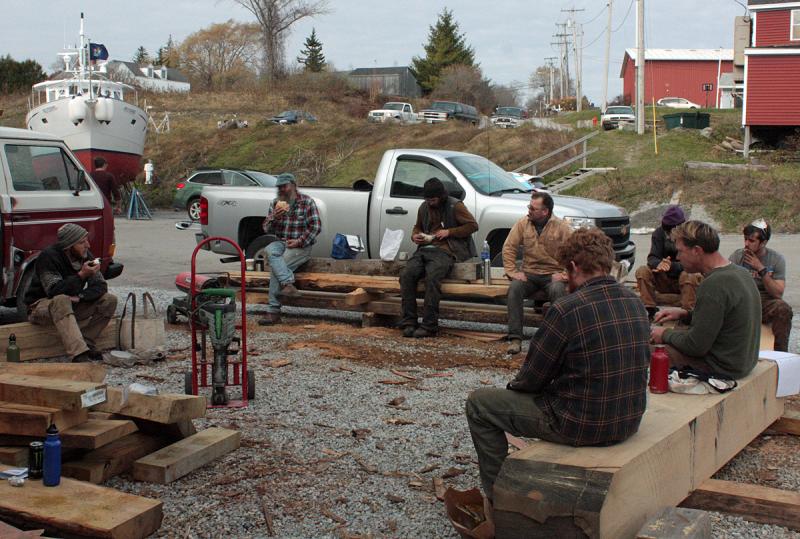 Time outside Nov. 12 for lunch and a meeting for the ‘Nathaniel Bowditch’ rebuild crew, working at the Lyman Morse Boatbuilding yard. (Photo by Holly S. Edwards)