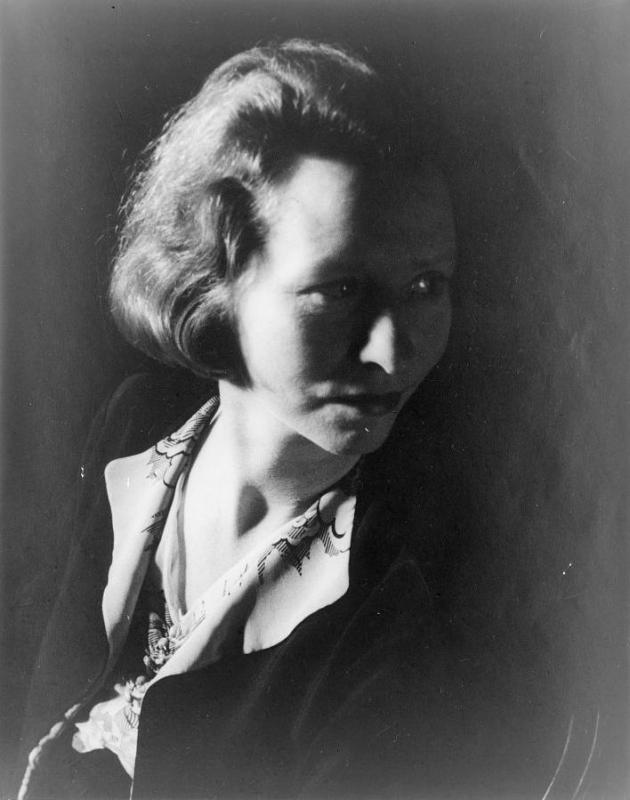 Edna St. Vincent Millay, Jan. 14, 1933. (Source: Library of Congress, Prints and Photographs Division, Van Vechten Collection, Photographer Carl Van Vechten)