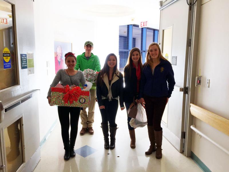 The students as they arrive at the Barbara Bush Children’s Hospital. (Photo courtesy Karen Hansen)