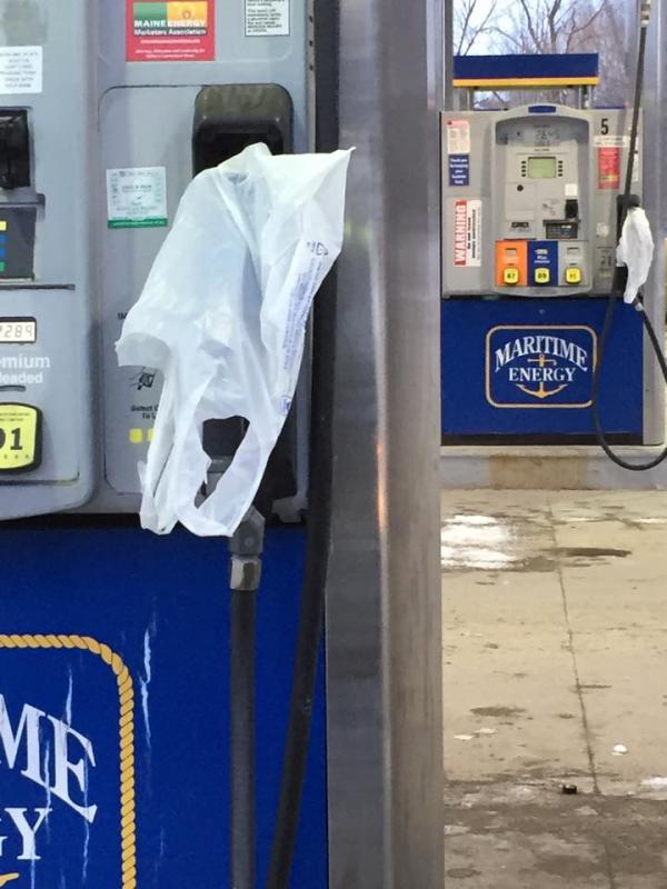 Maritime Farms convenience store in Camden runs out of gas by 4:15 p.m. Photo by Lynda Clancy