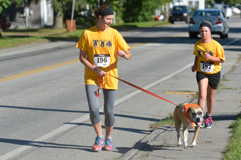 Emily Spearin, left, the youngest runner at nine years old and Kimberly Oaks of Union. (Photo by Ron Hawkes)