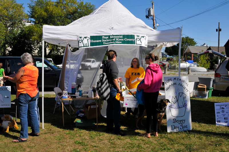 The vendors at the event were knowledgeable people about dogs. How to train them, how to care for them, what to feed them. A lot of information was available. (Photo by Ron Hawkes)
