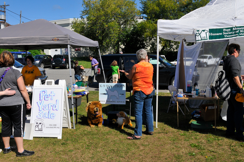 The vendors at the event were knowledgeable people about dogs. How to train them, how to care for them, what to feed them. A lot of information was available. (Photo by Ron Hawkes)