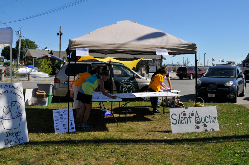 The vendors at the event were knowledgeable people about dogs. How to train them, how to care for them, what to feed them. A lot of information was available. (Photo by Ron Hawkes)