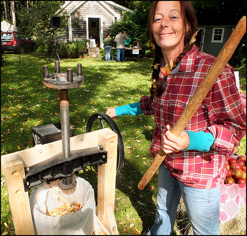 Tammy Grierson demonstrated the taste treat of freshly pressed cider.