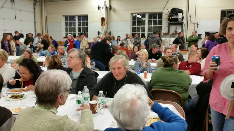 The dinner crowd. (Photo by Sarah Shepherd)