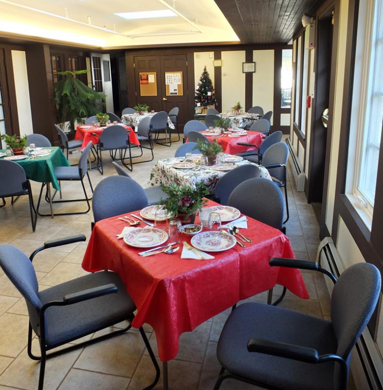 A sun room luncheon at St. Thomas. (Photos by Chris Wolf)