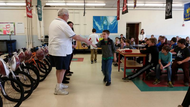 Jeff Sukeforth congratulates one of the participating students in the Bike for Books program.