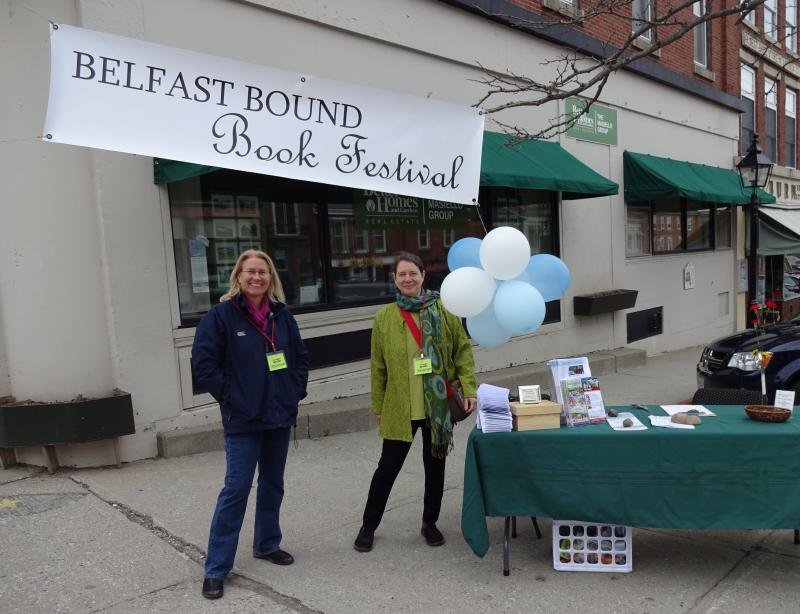 Volunteers Kathy Young (left) and Susan Guthrie. (photo by Erica Thoms)