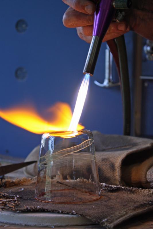 Finishing the bottom of the finished glass with a torch. (Photo by Holly S. Edwards)