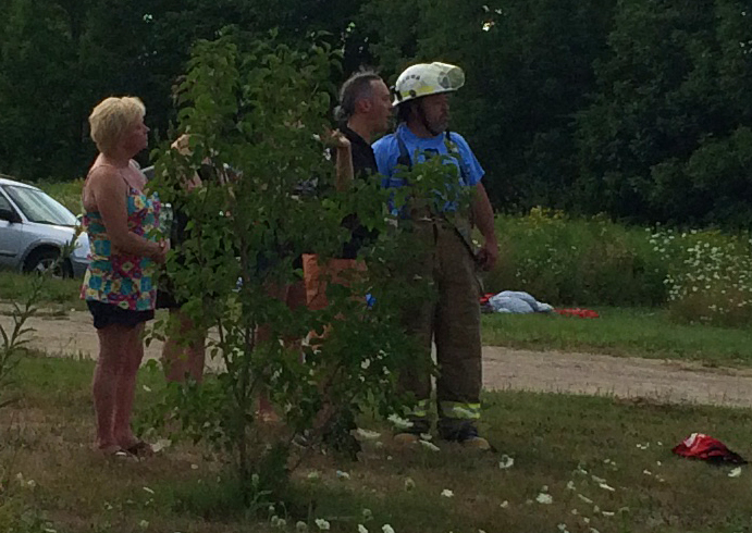 Far right, Belmont Fire Chief Ron Harford talks to the homeowner, Rick Kidson. (Photo by Holly S. Edwards)