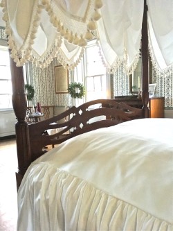 The Knox bedroom. (Photo by Mary Kay Felton)