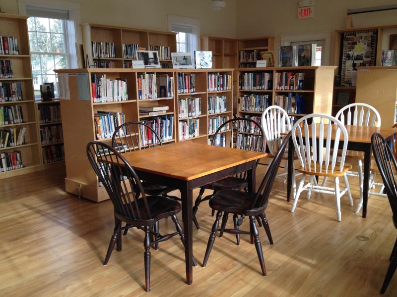 The Lincolnville Library is such a welcoming, warm place. Stop by and browse through the shelves or use the Library’s WIFI. All Lincolnville residents are entitled to a free library card. Pick yours up!
Photo courtesy Sheila Polson library