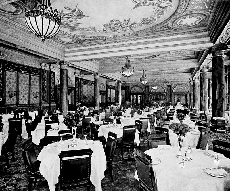 The luxurious dining room of The Waldof-Astoria in 1903. (Photo courtesy Wikimedia: By George Boldt)