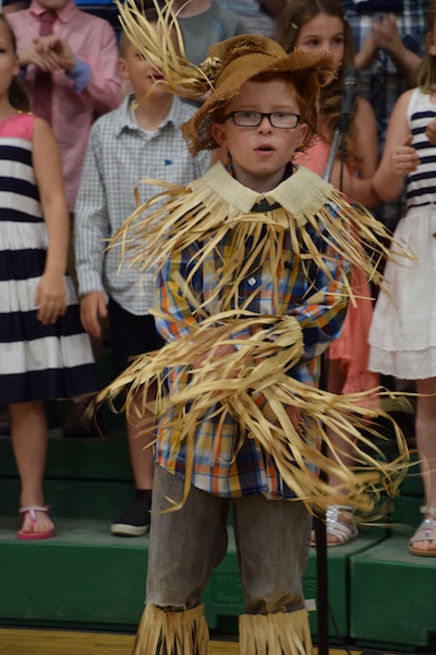 Hunter Davidson plays the Scarecrow from the Wizard of Oz.