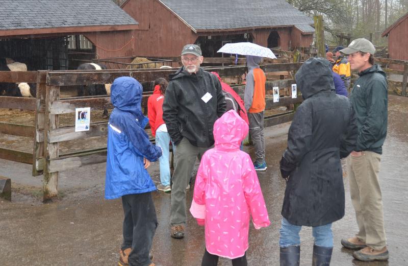 Ron Howard, center, talks with visitors about raising cattle and farming. (Photo by Lynda Clancy)