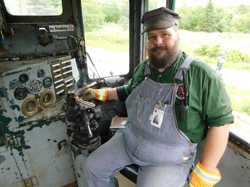 Engineer Thor Swenson prepares for departure. (photo by Erica Thoms)