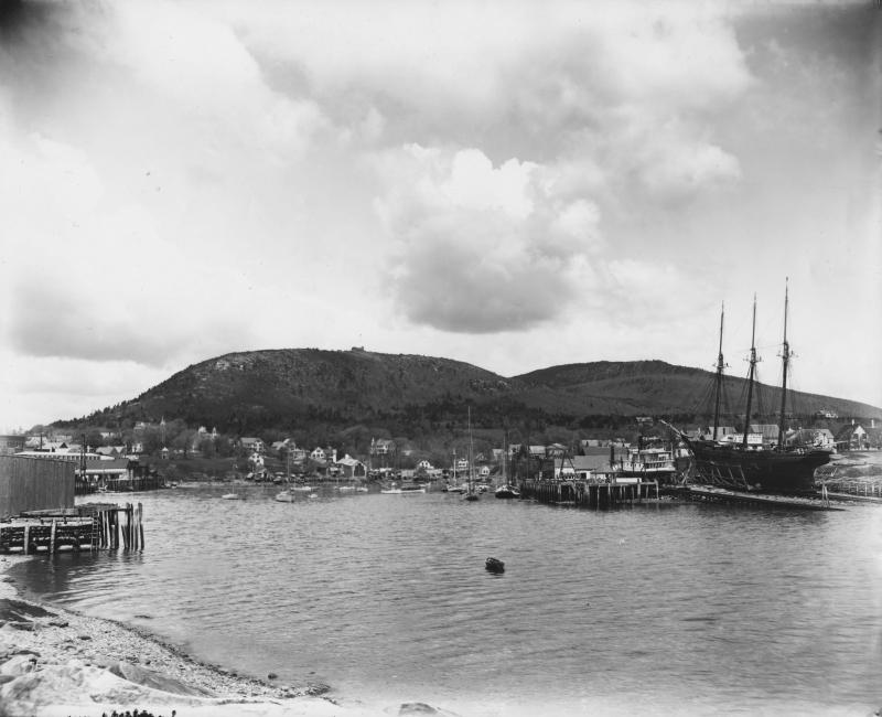 Camden harbor in 1904, with the Summit House visible on top of Mt. Battie.