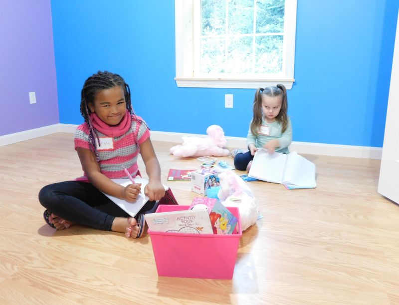 Dilyla (left) and Dayzi play in one of the home’s three bedrooms. (photo by Erica Thoms)