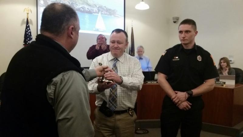 Detective Curt Andrick receives his award. (Photo by Sarah Shepherd)
