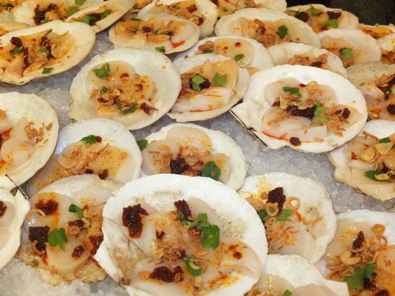 Thinly sliced Maine scallops with roasted chili paste, lime juice, cilantro and crispy fried onions.