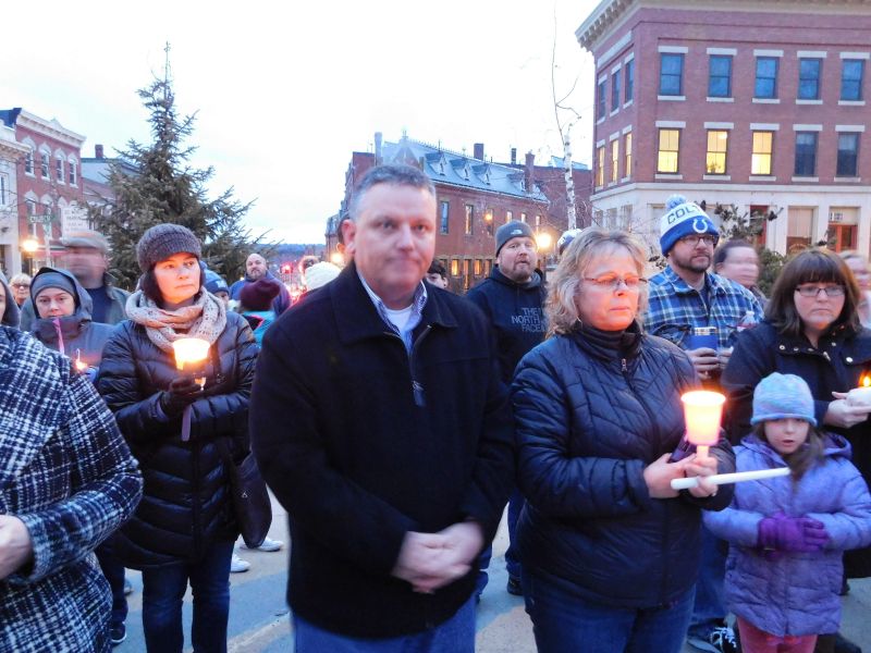 Senator Mike Thibodeau briefly addresses the crowd. (photo by Erica Thoms)