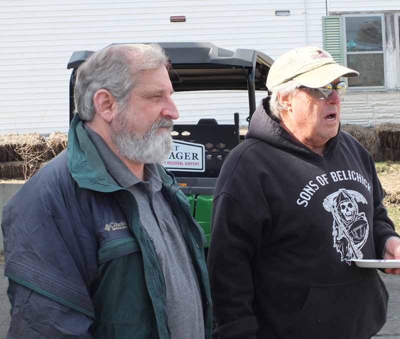 Jeff Northgraves and Bruce Woollett talk shop.