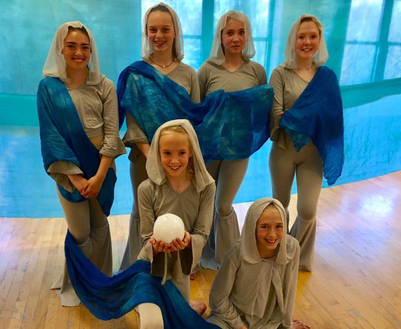 (Photos courtesy Ellen Curtis) Seals: Molly Jennings, Charlotte Hood, Kelsey Guinn, Ceci Tinch, Leah Smith, Kirsten smith.