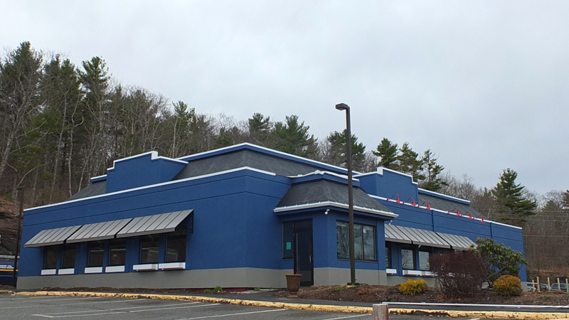 Walker’s Restaurant has closed in Rockport. (Photo by Chris Wolf)