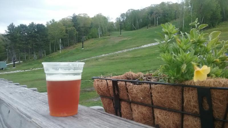 A Baxter Brewing Co. draft pairs well with a view of the chairlift and green slopes of Ragged Mountain. (Photo by Kay Stephens)
