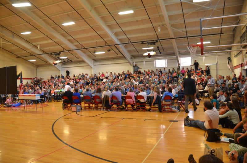 The June 11 SAD 28 meeting drew more than 600 to the Camden-Rockport Middle School gymnasium. (Photo by Lynda Clancy)