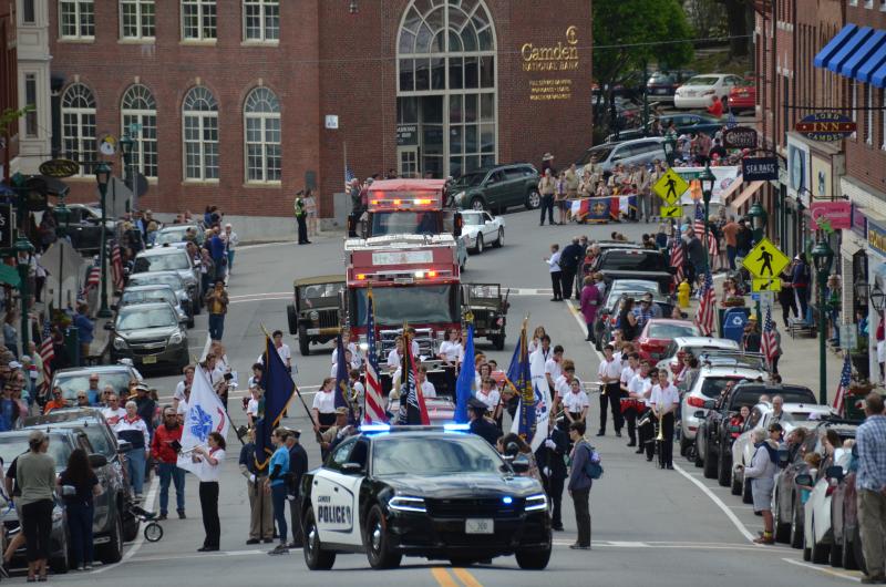 The parade paused by the World War I monument at Harbor Park before moving up to Mountain Street and Mountain View Cemetery. (Photo by Lynda Clancy)