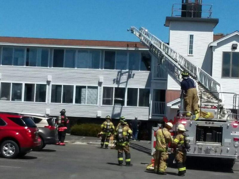 Firefighters are positioning at the Trade Winds Inn in Rockland on the report of smoke inside. (Photo by Sarah Thompson)