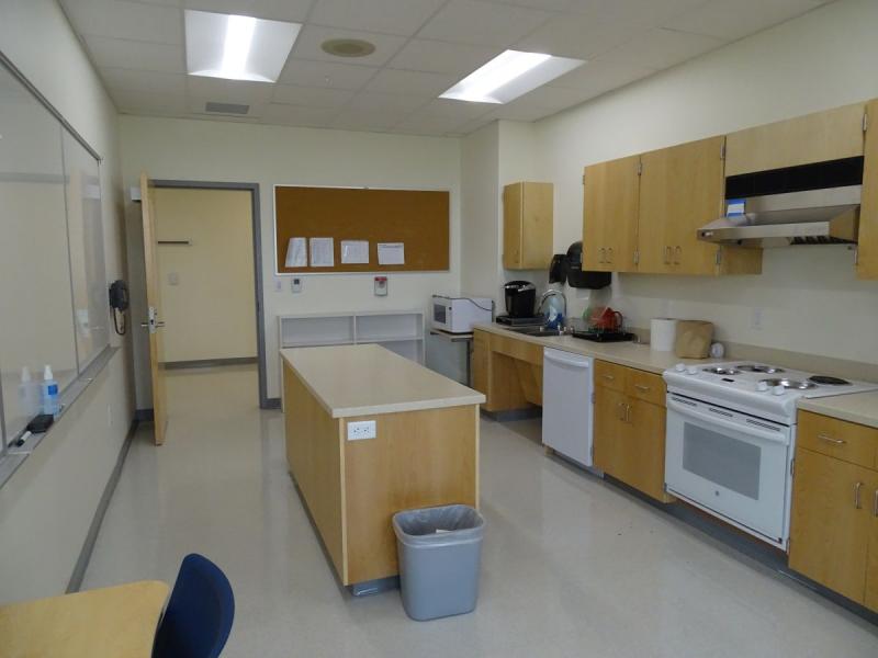 The new home economics room, which is shared with chemistry classes. (photo by Erica Thoms)
