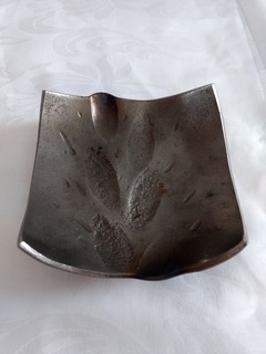 Lara Max, Ringing Bowl, in Snowshoe pattern. (Photo courtesy Art Space Gallery)
