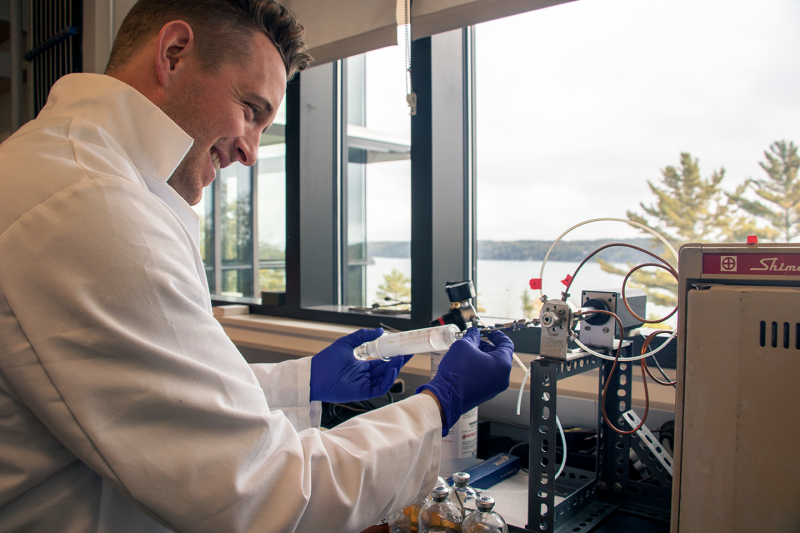 Bigelow Laboratory Senior Research Associate Kevin Posman runs an experiment as part of a project that aims to reduce methane emissions from cattle using seaweed supplements. A new $3 million grant will enable the project team to evaluate the effectiveness of Maine seaweeds and determine their potential health benefits to cattle. Courtesy of Bigelow Laboratory for Ocean Sciences