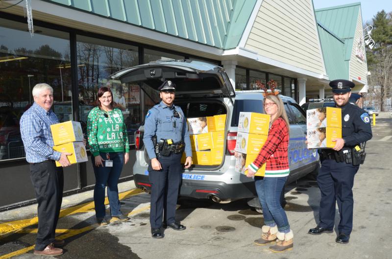 Camden Hannaford Store Manager Bob Josselyn, Mariah Singer, Hannaford employee; Rockport Police Officer Tony Del Vecchio; Candie Martin, Hannaford employee; and Camden Police Officer Mark Bennett. (Photo by Lynda Clancy)