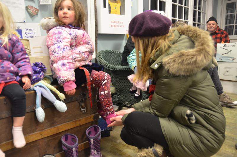 Warming up the toes inside the Rockport Harbor Master’s office. (Photo by Lynda Clancy)