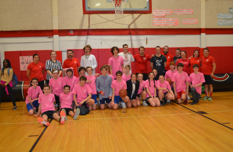 A group photo of those participating in the fundraising event. (Courtesy Vicki Hamlin)