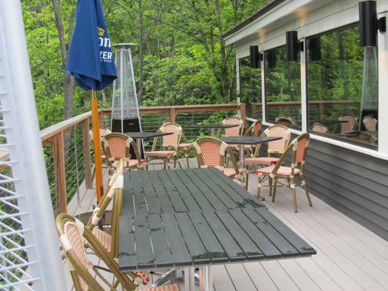Deck dining. Photo by Kay Stephens