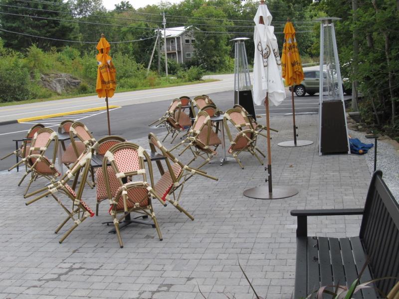 Patio dining. Photo by Kay Stephens