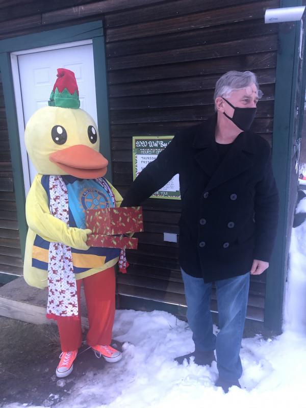 Club President Ken Gardiner draws the winning ticket. (Photo courtesy West Bay Rotary)