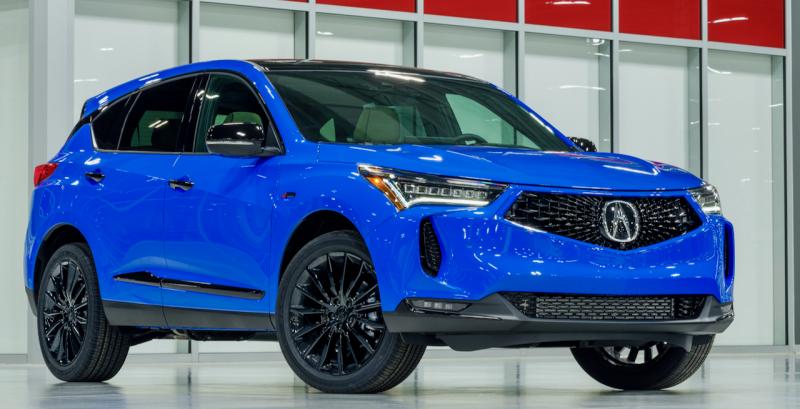 The RDX A-Spec Advance is almost more German than the Germans—purposeful, focused and equipped for comfort and concentration behind the wheel. This color is Apex Blue Pearl.